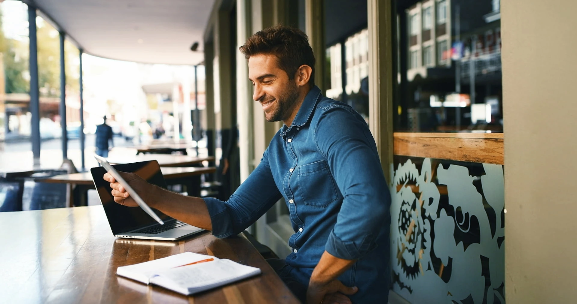 Sole trader working from a café